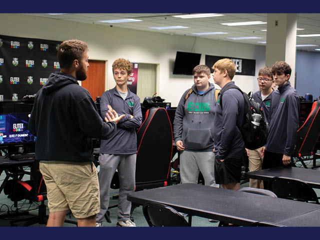 Jarrod Williams of ELITE Gaming meets with members of Fulton’s Early College High School program to discuss the growing career options in podcasting, livestreaming and esports.