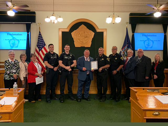 Group photo in the legislative chambers