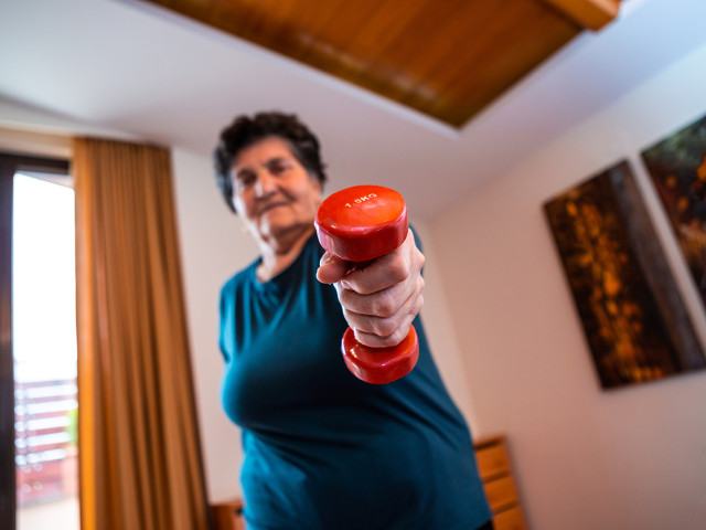 Exercise olderwoman home