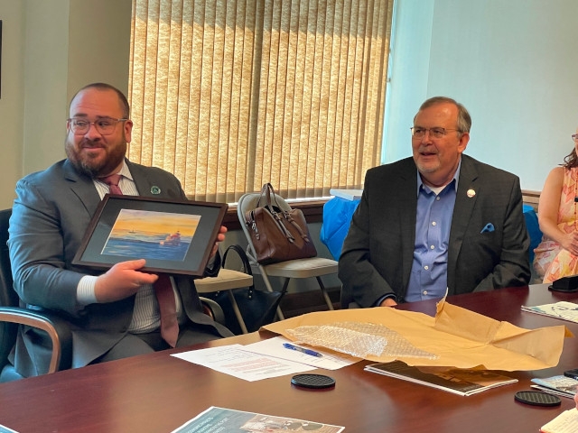 Federal Administrator Hosts Roundtable at Port, Presents Pacesetter Award