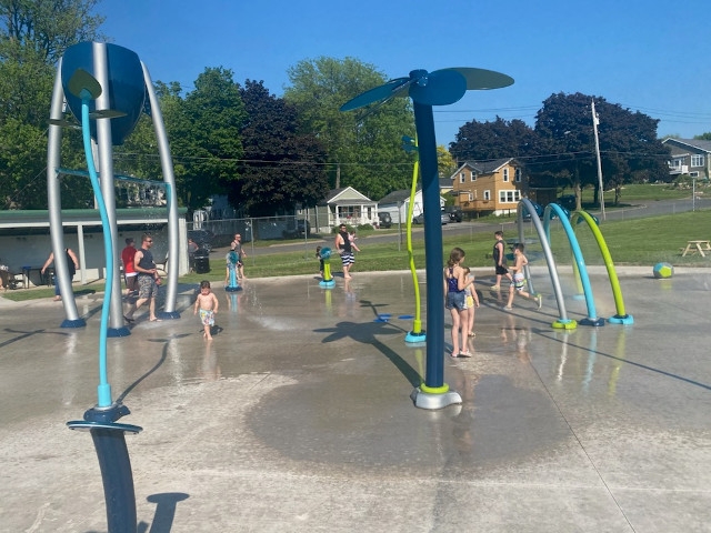 Mayor Barlow Announces Opening of New Splashpad, Mini Golf at Breitbeck Park