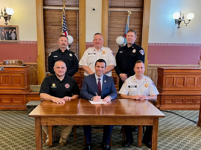 Mayor Barlow Announces New Contractual Agreement With Oswego Fire Union
