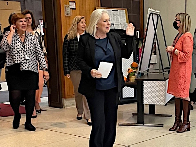 Senator Gillibrand Visits OCO Nutrition Center to Share Good News About Prescription Drug Prices