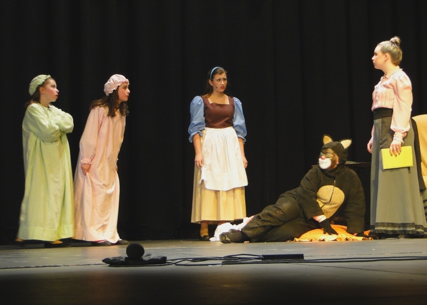 Cinderella and Minetto Chorus hit the stage