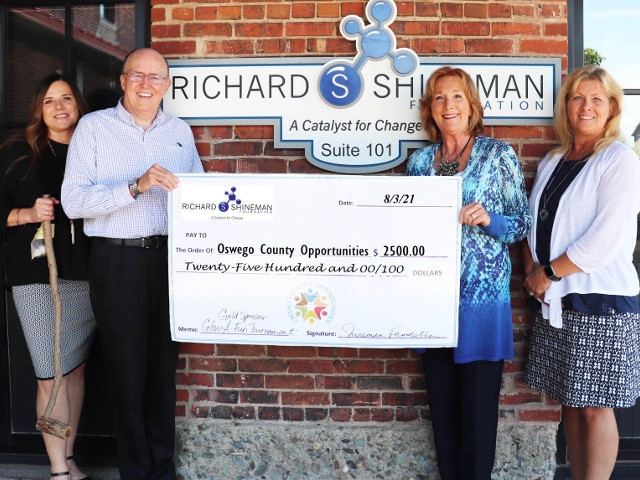 Shineman Foundation Supports OCO's Glow-A-Fun Nightime Golf Tournament