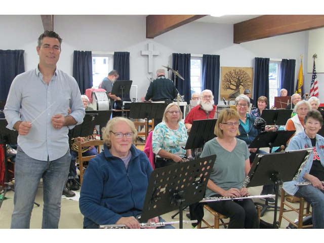 Free Coffee, Donuts, and Music at Minetto United Methodist Church