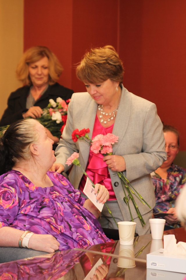 Senator Ritchie Makes Annual Visit to Morningstar