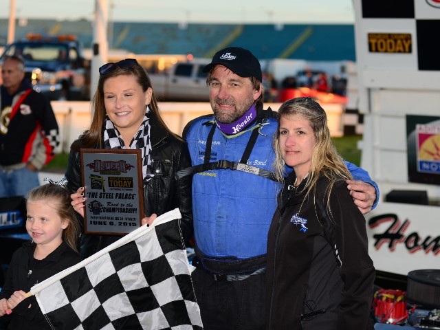 Mike Bond Dominates Oswego Small Block Main for 30th Career Victory