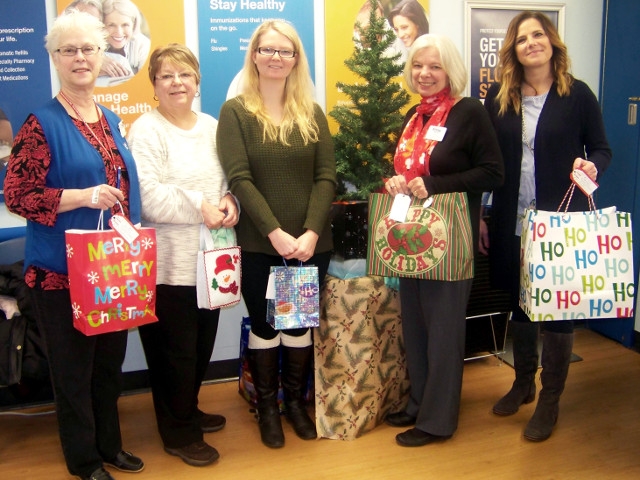 Kinney Drugs in Mexico Hosts 2017 Gift Tree