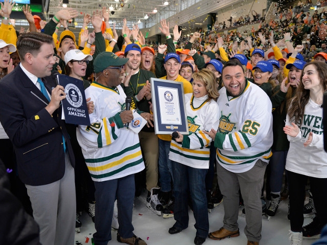 SUNY Oswego Breaks World Record for Longest Conga Line on Ice During 2017 Rokerthon
