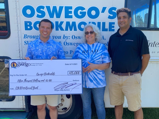 Mayor Barlow Announces $15,000 Grant to Oswego Bookmobile Towards New Bus