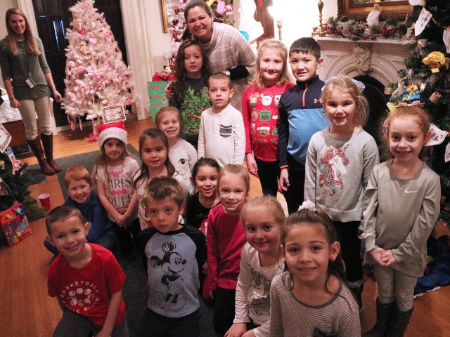 FCSD Elementary Students Continue Holiday Tradition at Pratt House Museum