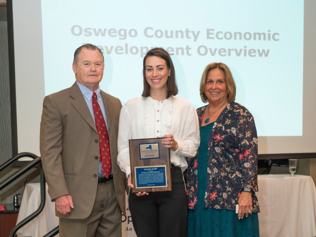 Operation Oswego County Presents Award to Novelis