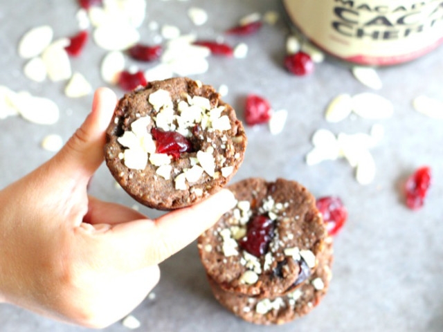 Fitness & Food: Macadamia, Cacao & Cherry Recovery Bites