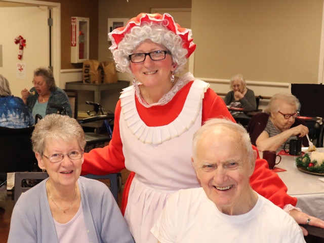 Mrs. Claus Brings Special Christmas Breakfast to Morningstar