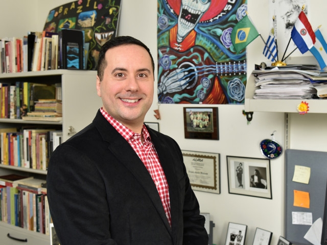 SUNY Oswego Faculty Member Earns Prestigious NEH Fellowship