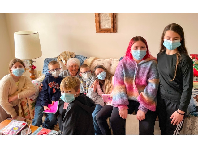 KPS Student Council members make, deliver cards to Bishop’s Commons