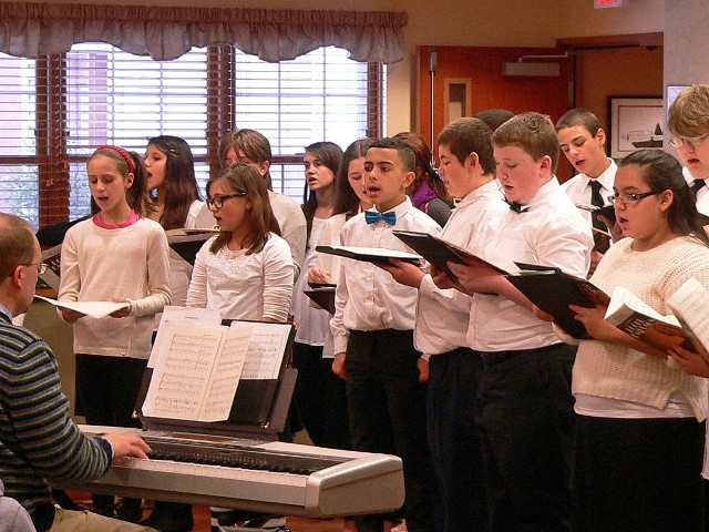 OMS Con Brio Singers Share a Holiday Ode to Joy at St. Francis Commons