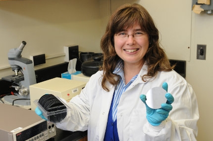 SUNY Oswego physics faculty member receives new mentoring award