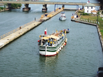 `Lois McClure` arrives for celebration of Oswego`s waterfront