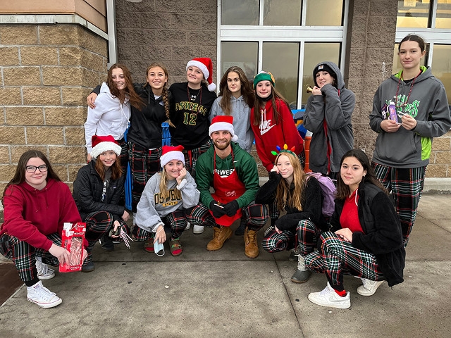 OHS Students Volunteer With Salvation Army’s Red Kettle Campaign