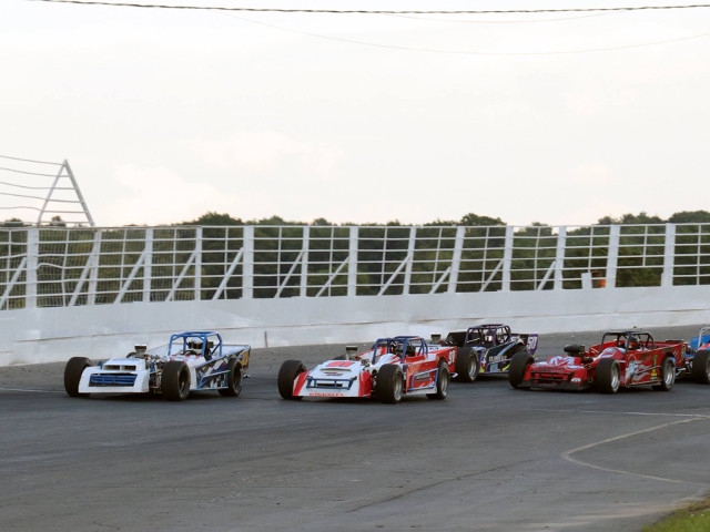 Oswego's Small Block Supermodifieds Pick Up Crate Option for 2018