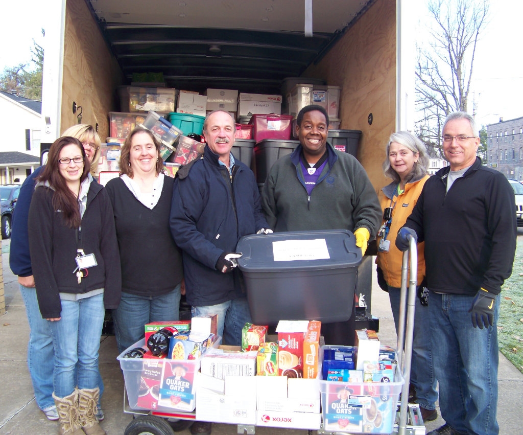  Employees at Nine Mile Point Nuclear Station help food pantry