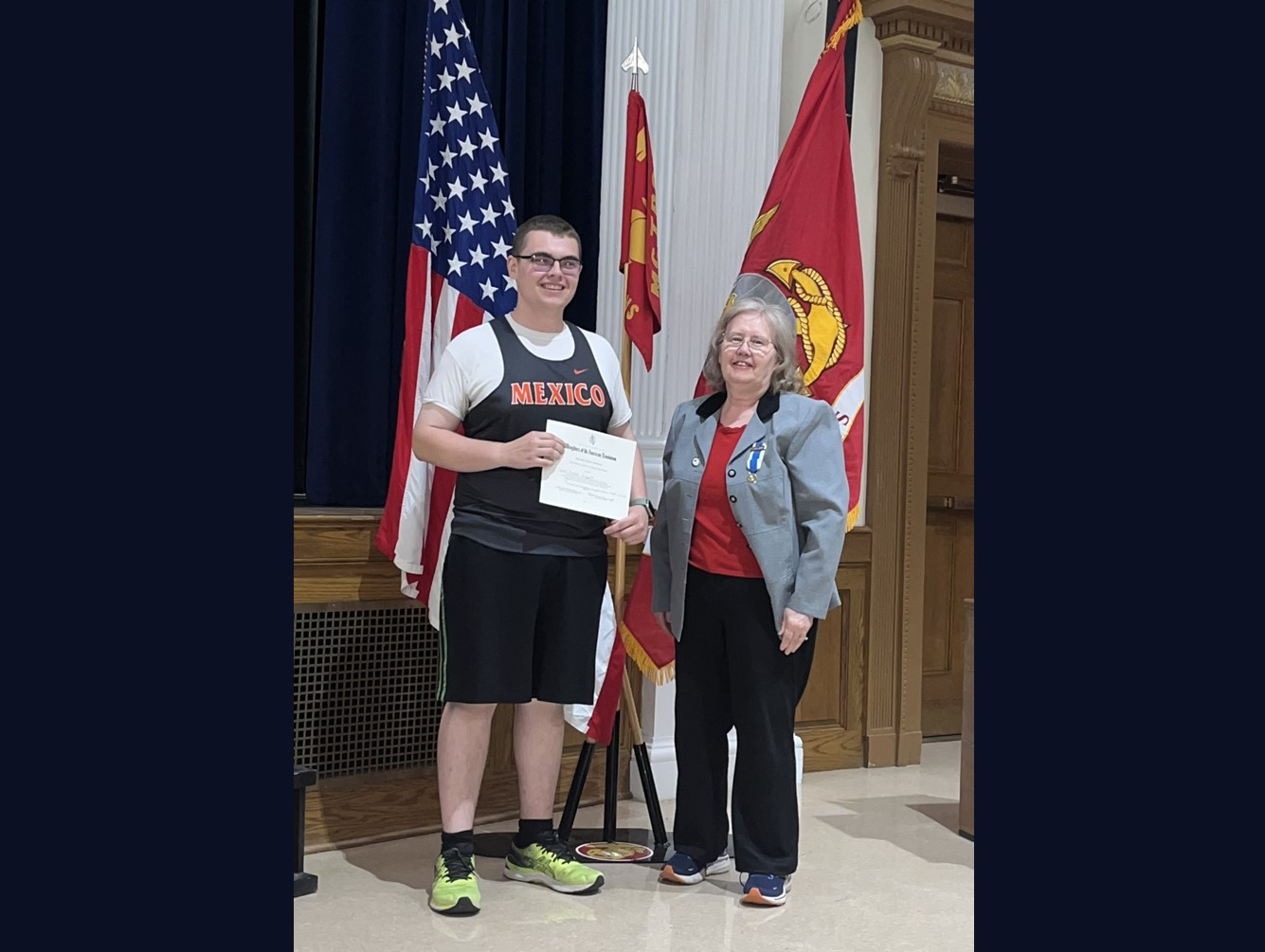 Daughters of the American Revolution Presents Award to Mexico High School JROTC Cadet