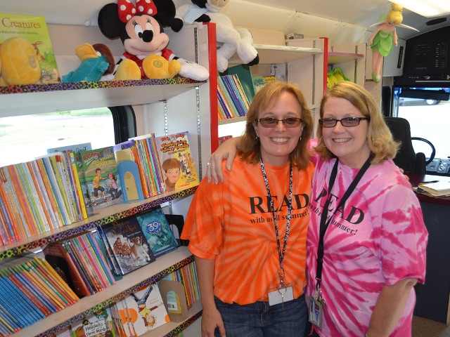 Fitzhugh Park School Students Tour Oswego Bookmobile