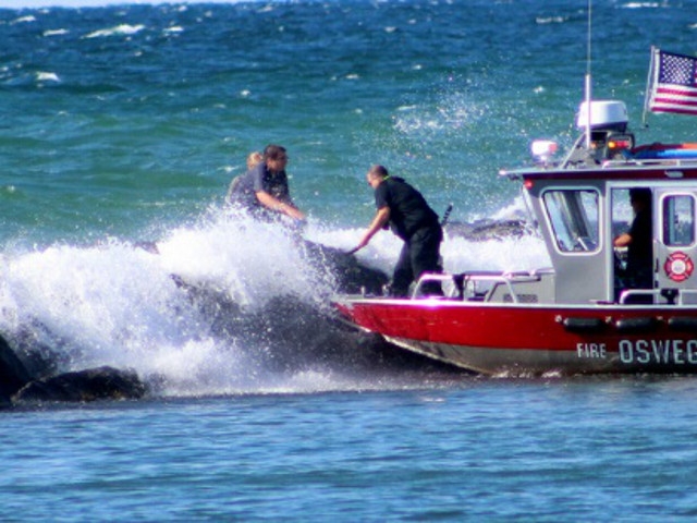 OFD Uses 'Marine One' to Pull 6 From Breakwall
