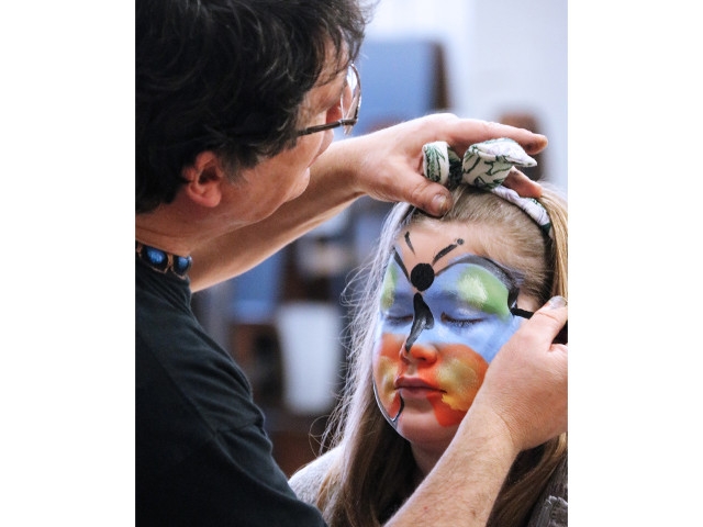 Artist Uses Storytelling, Theater Makeup to Offer Unique Lesson to Lanigan Students