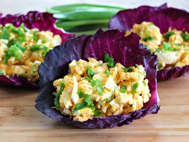 Fitness &amp; Food: Sriracha Salad Cabbage Wraps