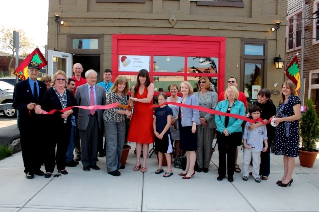 CoffeeNook, in Oswego, celebrates grand opening with ribbon-cutting