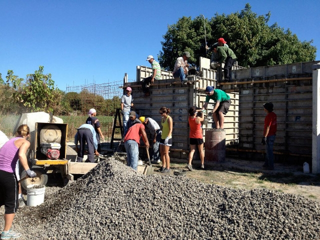 SUNY Oswego Students Providing Service Through Alternative Spring Breaks