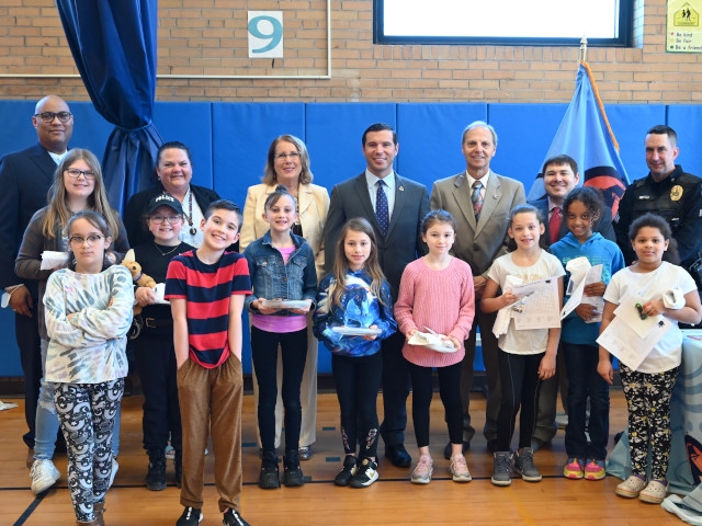 Fitzhugh Park School Welcomes Local Oswego Professionals, Organizations for 2022 Career Day
