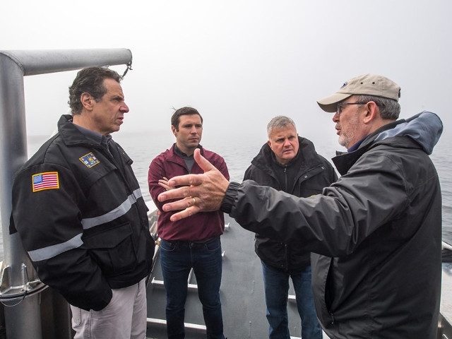 Governor Cuomo Visits Port of Oswego Authority, Provides Sandbags
