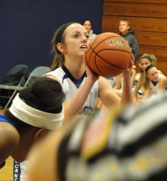 Oswego varsity fives lose; JV girls sweep