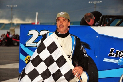 Double features, Autograph Night highlight June 15th bargain buster show at Oswego Speedway