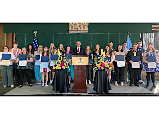 Leader Barclay Recognizes Local High School Students With Community Service Youth Award