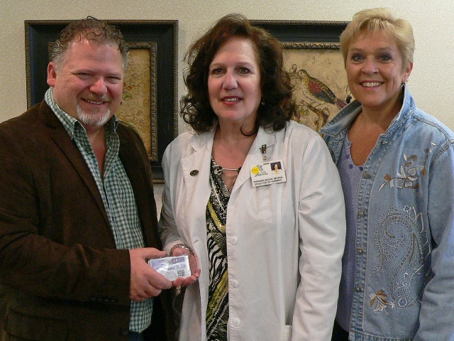 Oswego Lions Club Donates Magnifying Cards to St Luke Residents