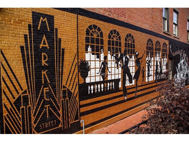 Mayor Barlow Announces Completion of Schilling Building Mural at Water Street Square