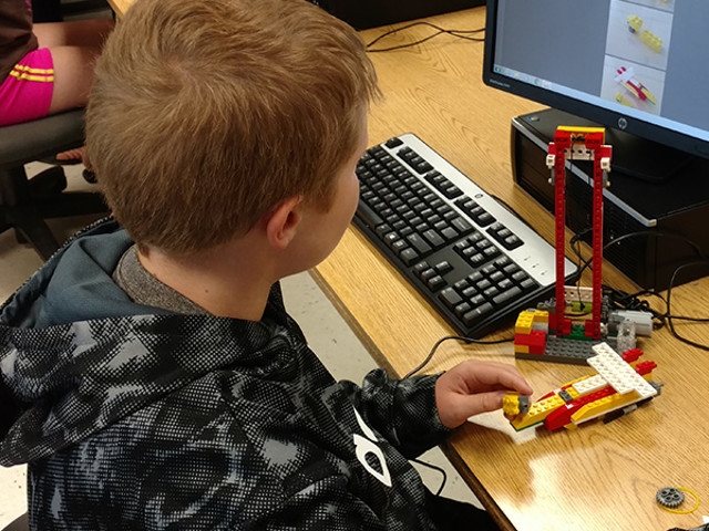 Engaging Creative Minds Program Connects Kids with STEM Skills