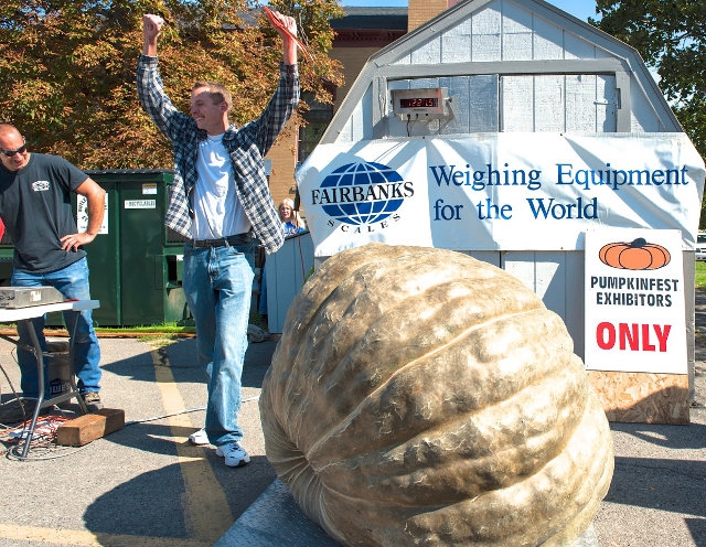 U.S. World Record 1,200 lb. squash recorded at CNY Great Pumpkin Festival