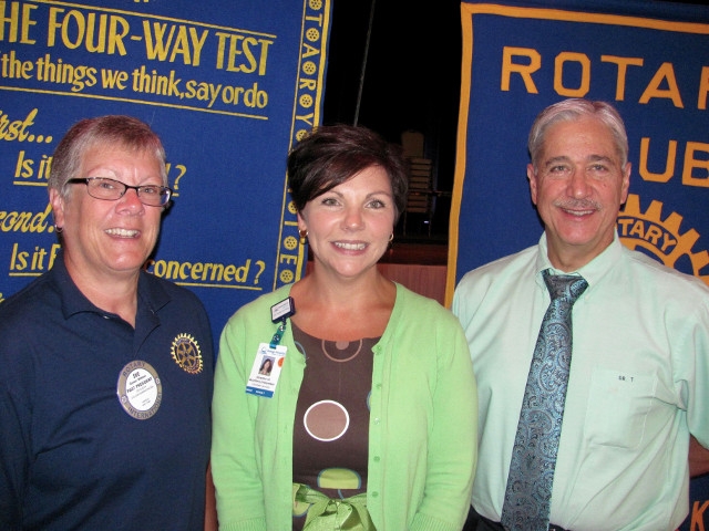 Sarah Weigelt Discusses Hospital Volunteer Services at Oswego Rotary