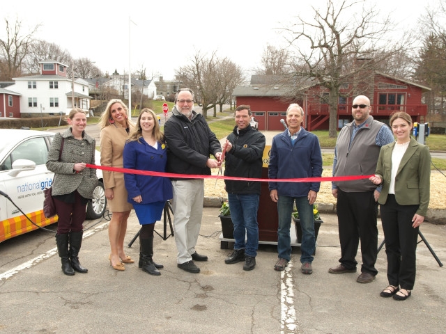 Oswego Dedicates New Electric Vehicle Charging Stations