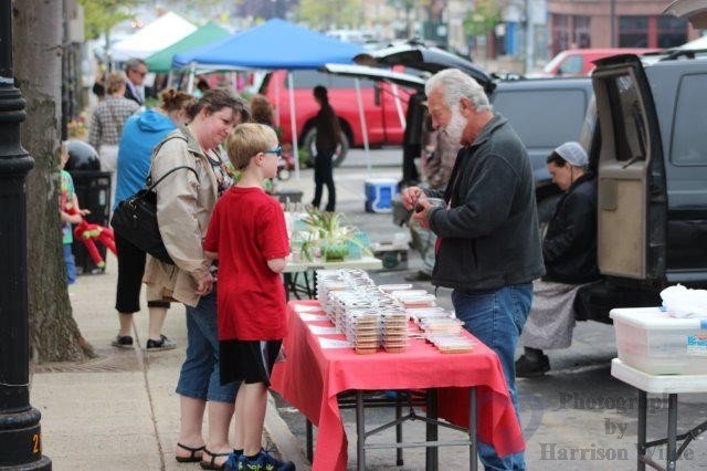 Farmers’ Markets Provide Locally Grown Nutrition for Local Residents