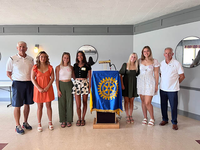 Fulton Noon Rotary Awards Scholarships to Local Students