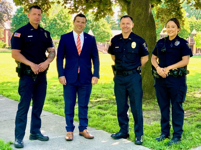 Mayor Barlow Creates “Neighborhood Engagement Team” in Oswego Police Department